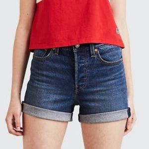 LEVI’S HIGH RISE WEDGIE SHORT ROLLED
